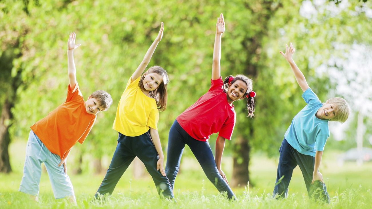 Свежий воздух для здоровья. Физкультура на свежем воздухе. Зарядка. Активный и здоровый образ жизни. Занятия на свежем воздухе для детей.